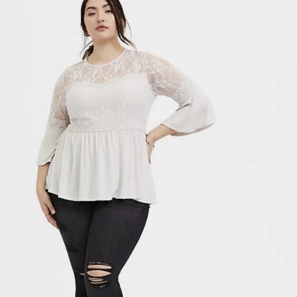 🎉 Host Pick 🎉 Torrid Lace Bodice Bell Sleeved Top - Picture 2 of 12